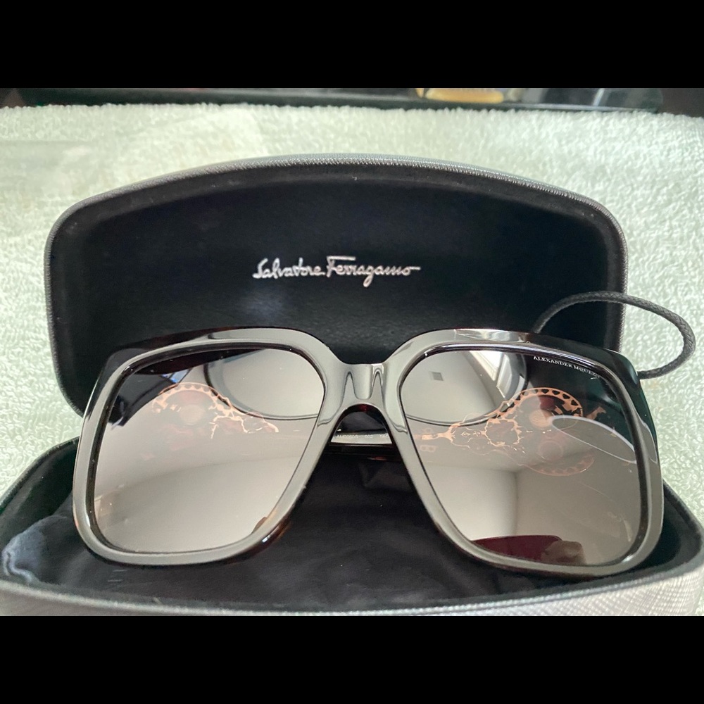 alexander McQueen crystals skull square sunglasses